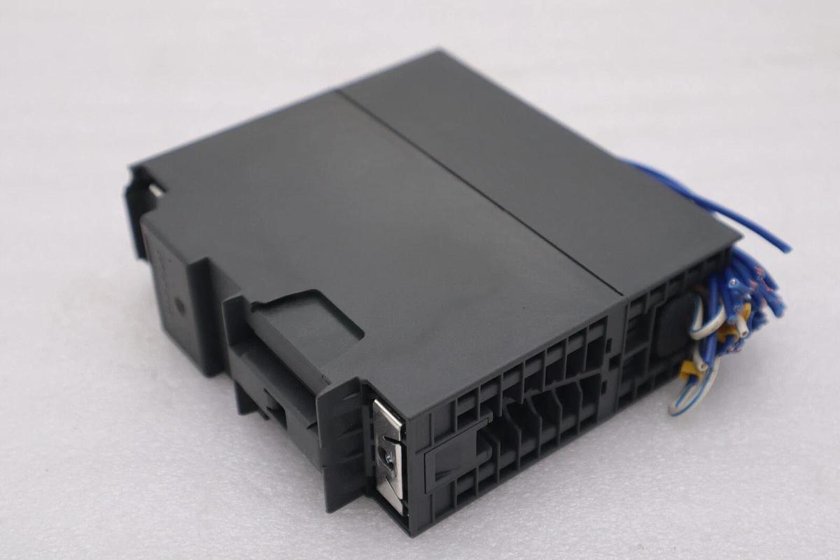 Used Siemens 6ES7 322-1BL00-0AA0 DIGITAL OUTPUT MODULE SIMATIC S7-300 STOCK K-3932