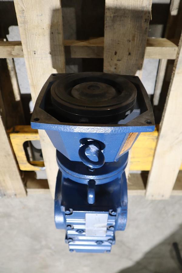 Used SEW EURODRIVE SA67 D26 DRN90S4/ SA67D26DRN90S4 GEARMOTOR-SURPLUS NEVER USED HS26