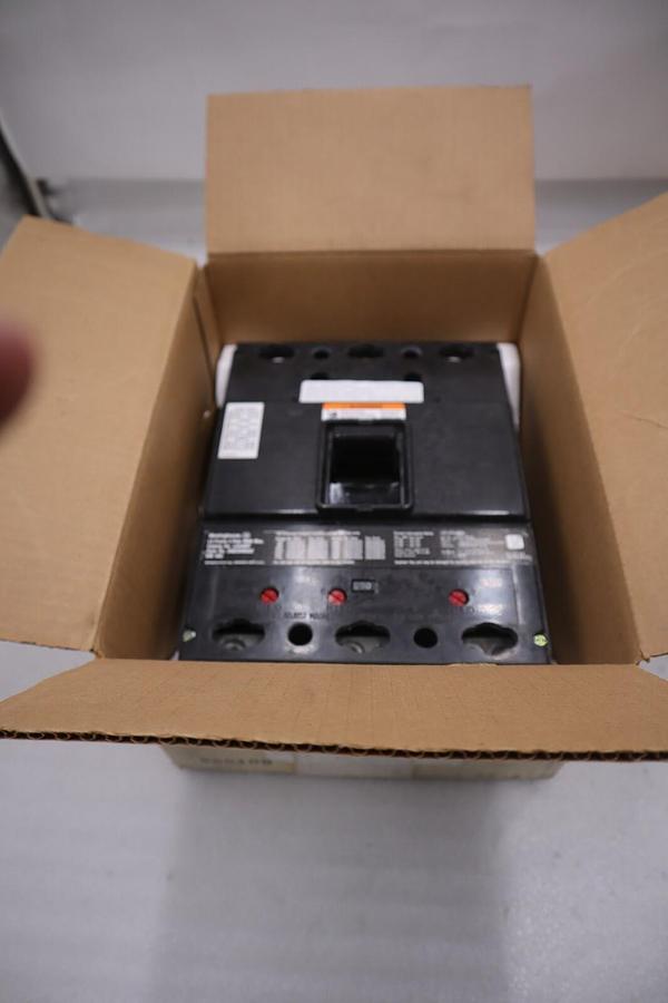 NEW IN BOX WESTINGHOUSE LA325 CIRCUIT BREAKER 250 AMP 3 POLE 600VAC STOCK G500