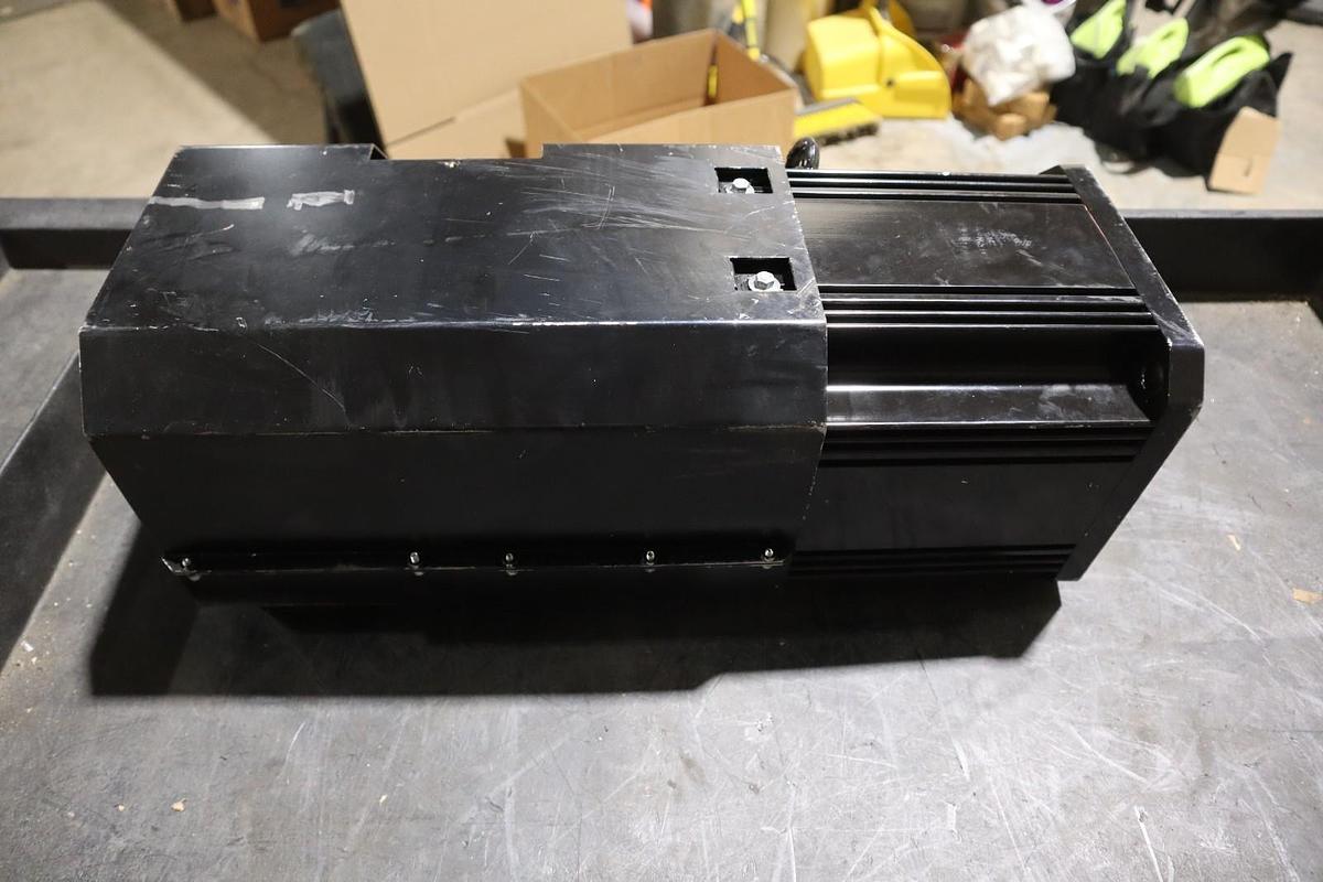 Used Rexroth Indramat 2AD104B-B050B4-CS06-D2N1 Servo Motor STOCK S695