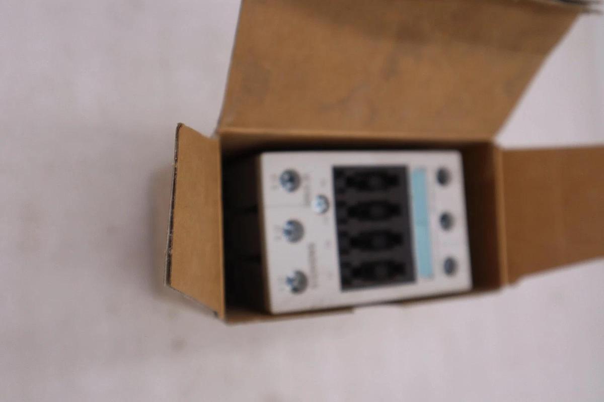 NEW OPEN BOX SIEMENS 3RT1034-1AG20 CONTACTOR STK GF518A