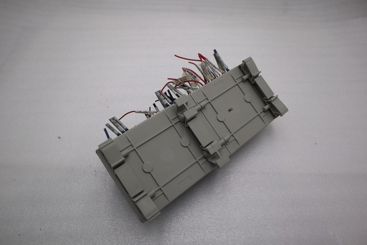Used ALLEN BRADLEY 1492-IFM40F-3 WIRING SYSTEMS MODULES STOCK K-1557C
