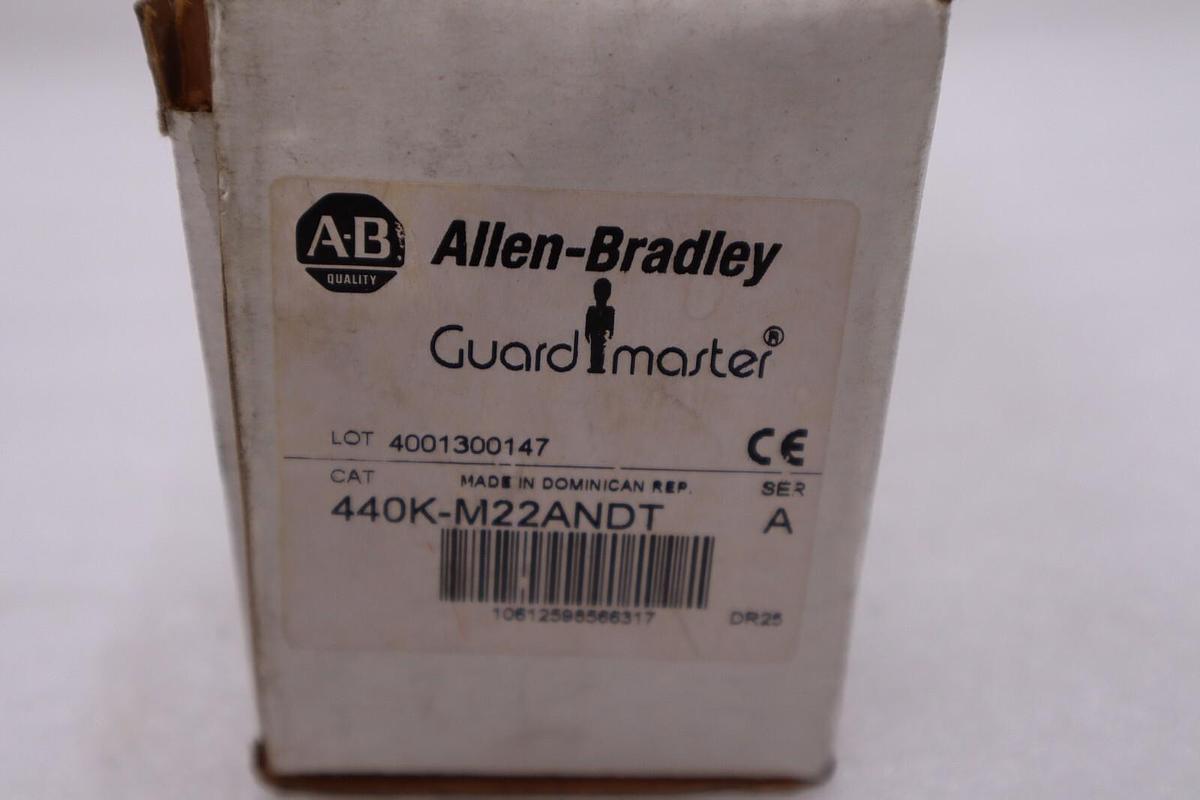 Used NEW IN BOX ALLEN BRADLEY 440K-M22ANDT SERIES A SWITCH STOCK H490A