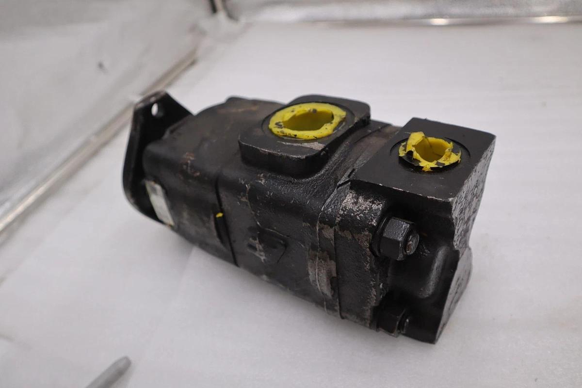 Used 3269121137 Parker Commercial Intertech Gear Pump STOCK H1832