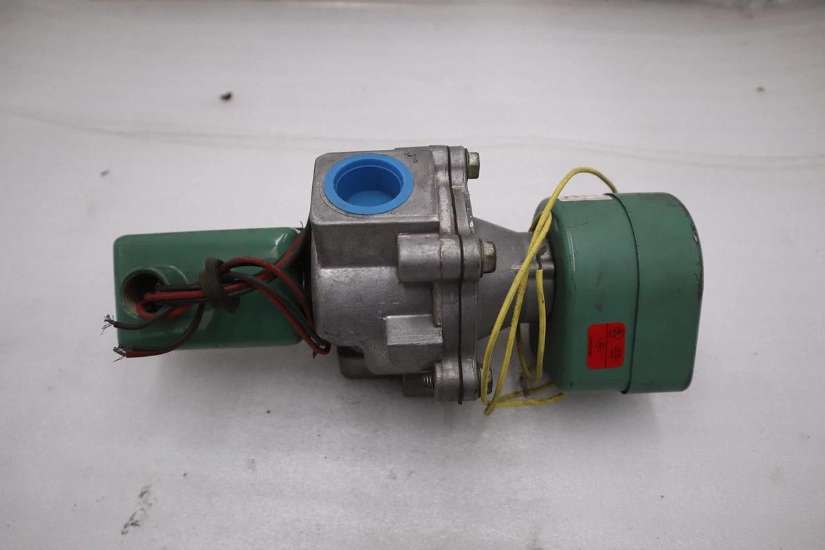 Asco 8043A47 Electric Solenoid  Valve Pipe Size 1" NPT Coil 120 VAC - STK CC169