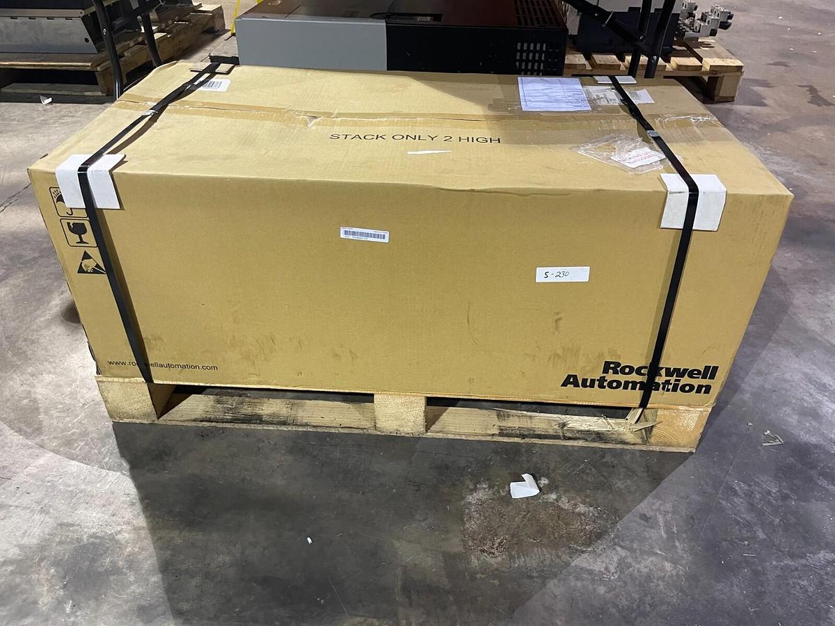 NEW ALLEN BRADLEY POWERFLEX 400 DRIVE 200 HP DRIVE 22C-D260A103 STOCK S-230
