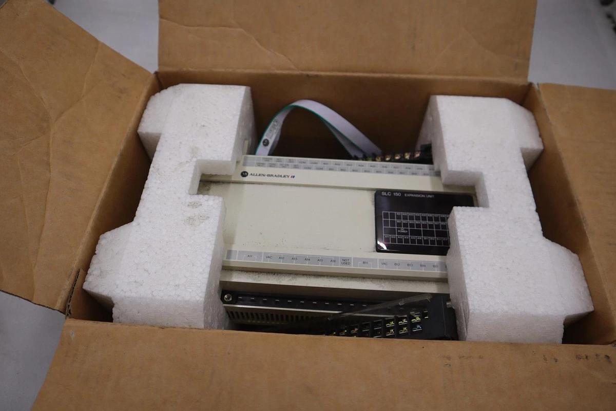 ALLEN BRADLEY 1745-E151 EXPANSION UNIT FOR PROGRAMMABLE CONTROLLER STOCK 1403CC