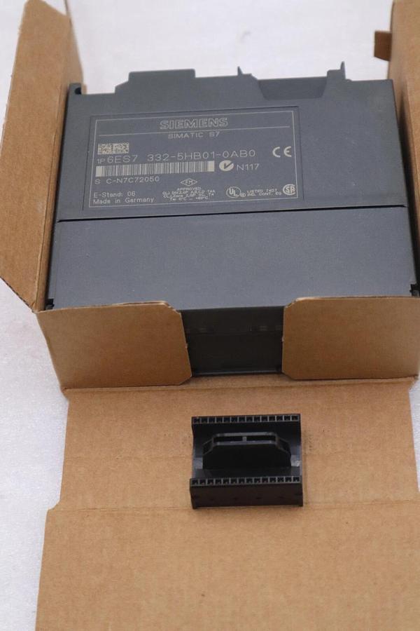 Siemens 6ES7 332-5HB01-0AB0 Analog Output Module NEW  STOCK G223A