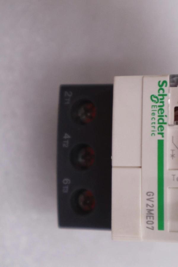LOT OF 3 --- NEW OPEN BOX Schneider GV2ME07 circuit breaker STK K333A