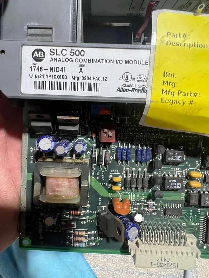 NEW OPEN BOX AB Allen Bradley 1746-NIO4I SLC 500 Input/Output Module STK L808CC