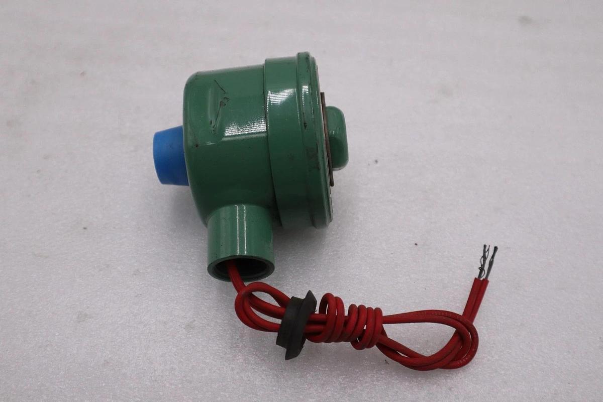 Asco Red Hat EF80172 Solenoid Valve 110/120 VAC NEW OPEN BOX STK L87C