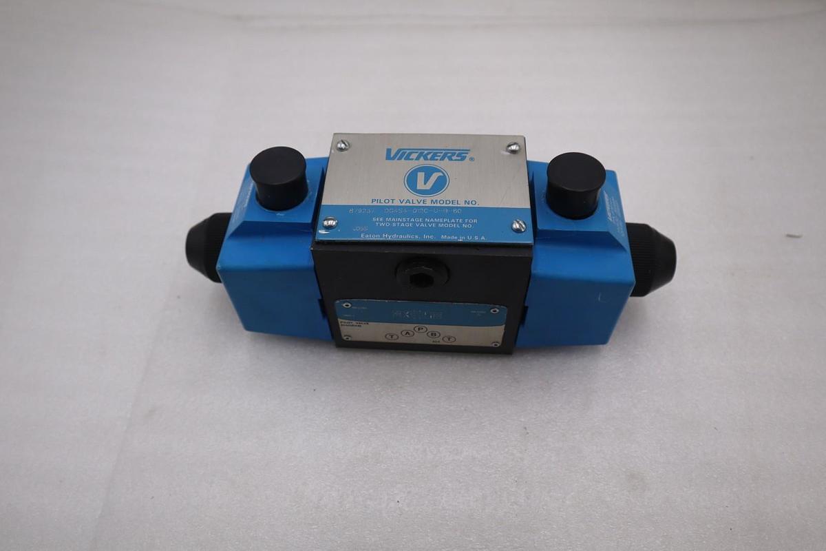 Used EATON Vickers DG4S4-012C-U-B-60 120vac Hydraulic Pilot Valve - STOCK GF581A