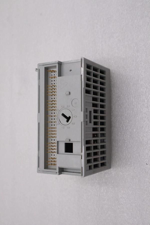 Used Allen Bradley 1794-0E12 SER A FLEX I/O ANALOG OUTPUT MODULE STOCK H132A