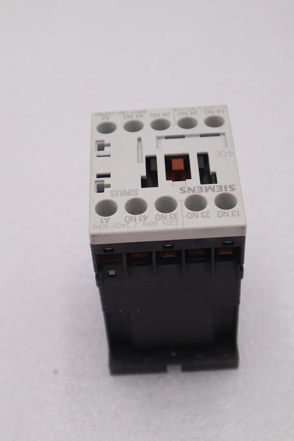 Used SIEMENS 3RH1140-1AP60 RELAY 4PST 240VAC CONTACTOR STOCK #K-2376