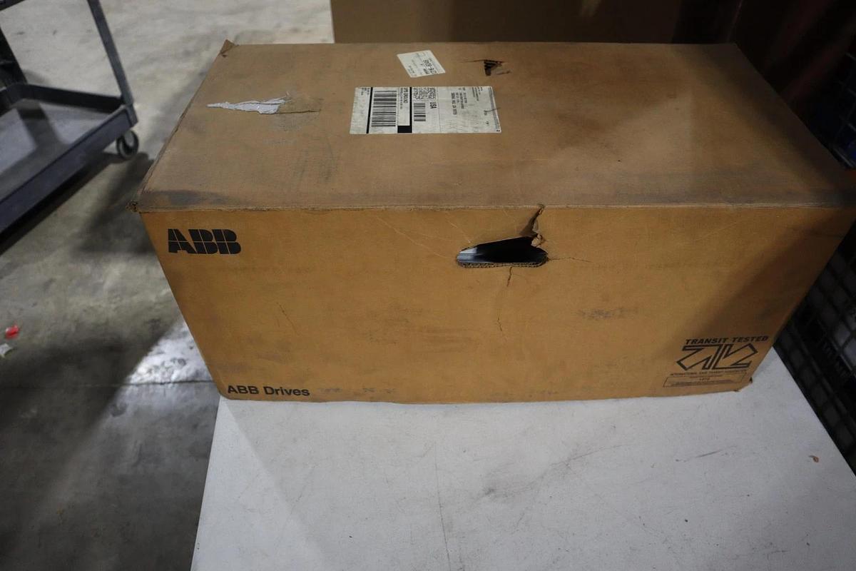 Used ABB ACS800-U1-0009-5+B056+P901 AC Drive 7.5 HP 5.5 kW - NEW IN BOX - STK 1530CC