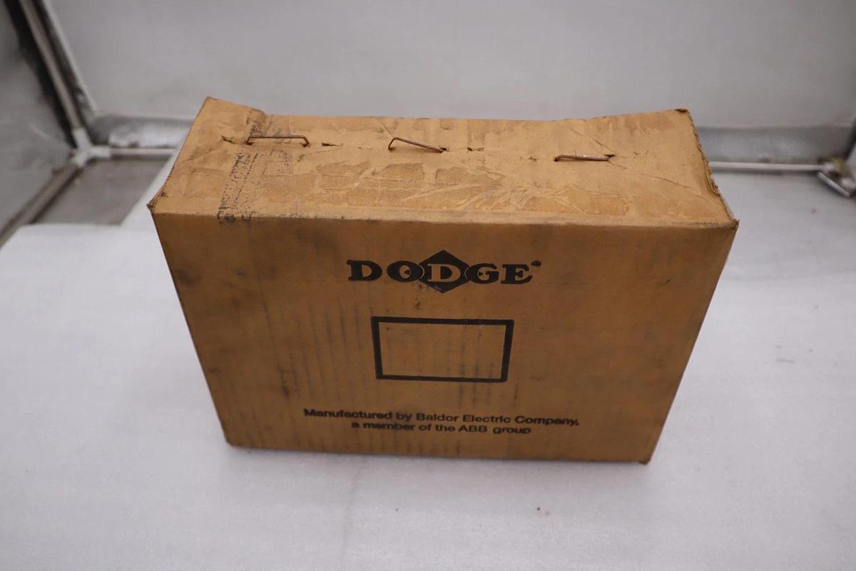 Used NEW Dodge 023173 P2B-K-111R 1-11/16" Tapered Roller Bearing Pillow Block Type K