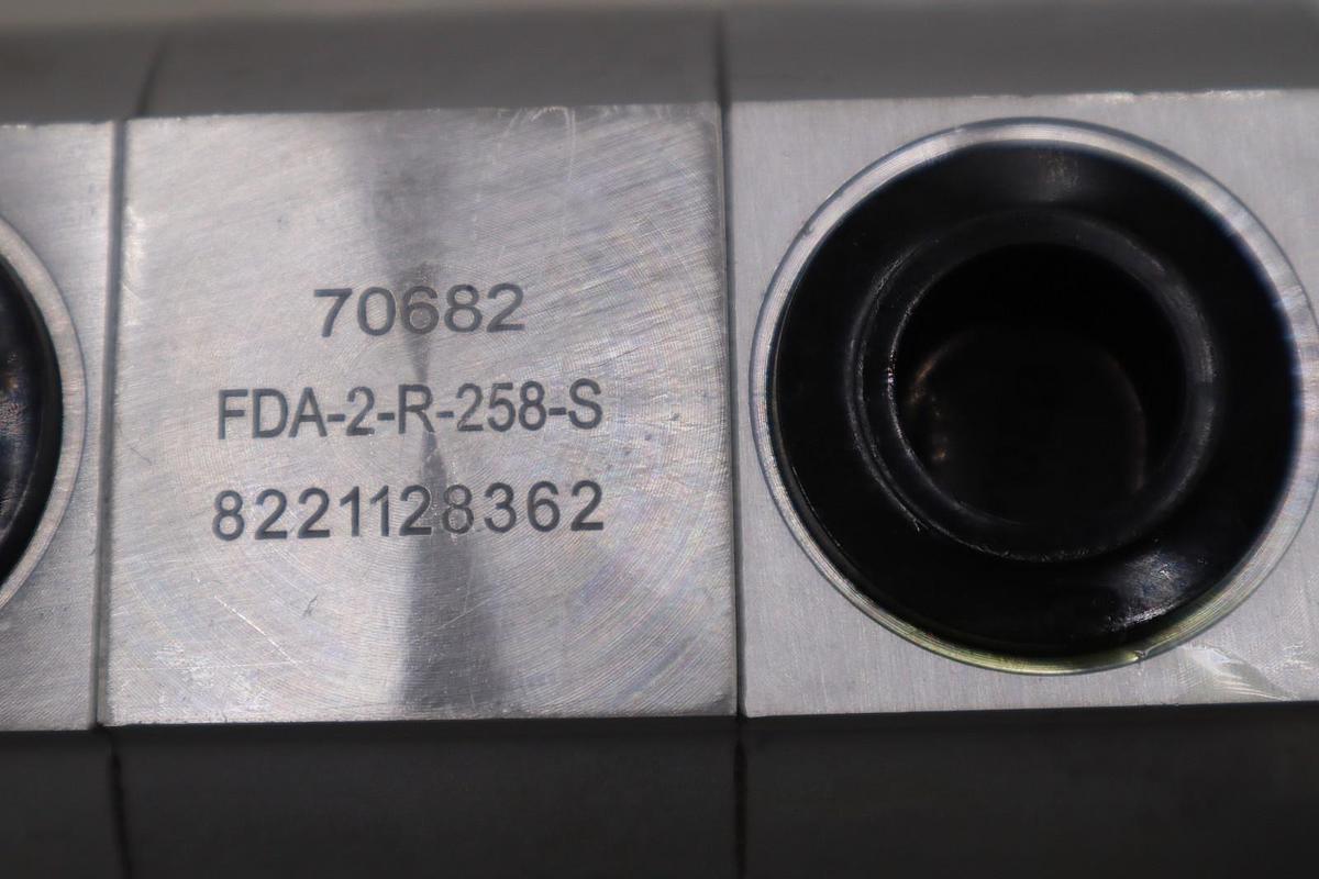 Dynamic Fluid Components FDA-2-N-258-S Flow Divider - STOCK GF1235