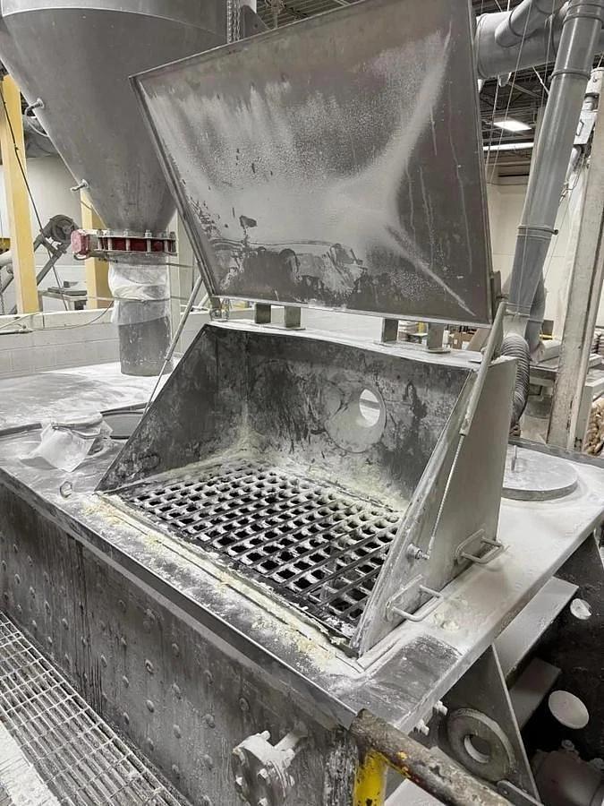 Used STAINLESS STEEL DOUBLE SPIRAL RIBBON BLENDER APROXIMATELY 222 CUBIC FEET