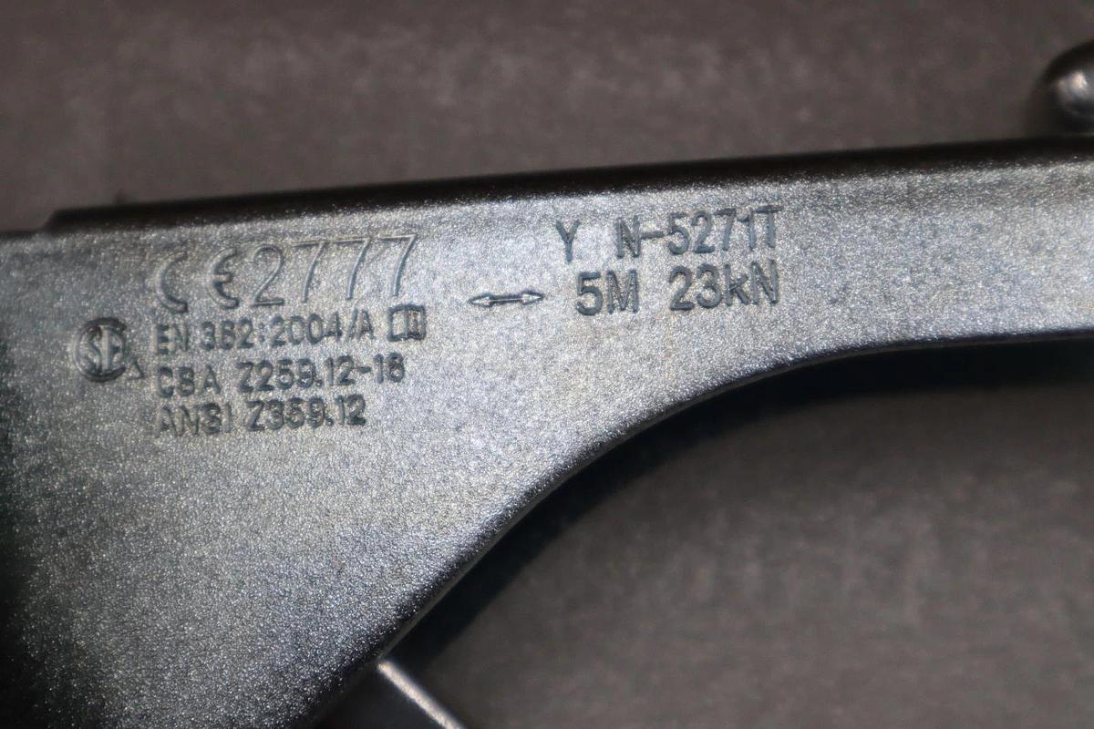 Used V-TEC TWIN MINI PFL MSA 63111-00A 6' Web Retractable with Steel Snap Hooks NEW