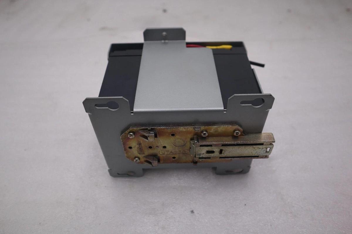 Used PHOENIX CONTACT SN 30114117202 QUINT BATTERY 24 DC 3-4 AH #L-729A