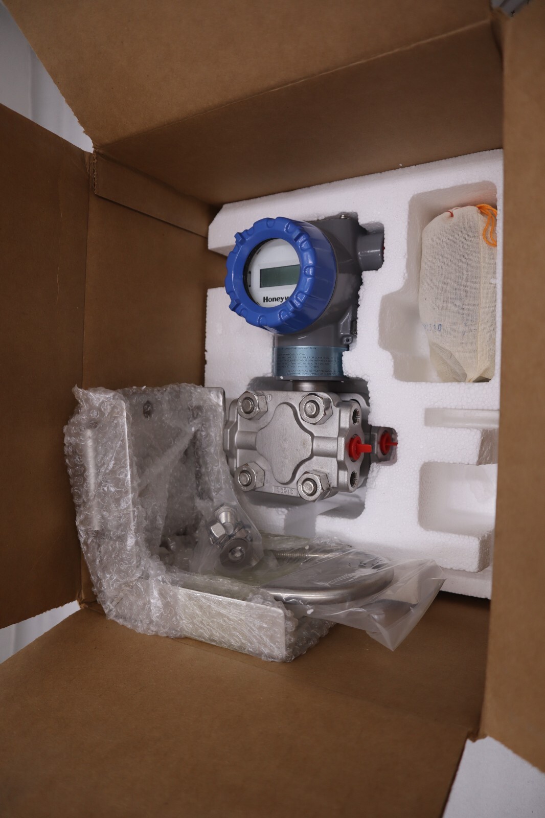 Used HONEYWELL STD820-E1HS4AS-1-A-AHB-11S-A-30A0-F3-0000 / STD820 TRANSMITTER #G394