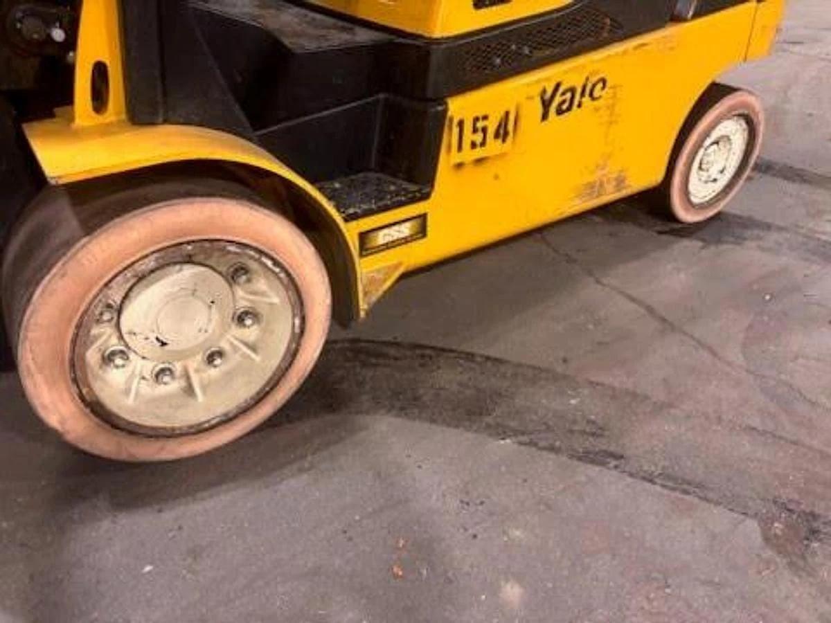 Used 12,000 LB. YALE MDL GLC120VX LH92"/RH185" WITH 72" CASCADE PAPER ROLL CLAMP 2019