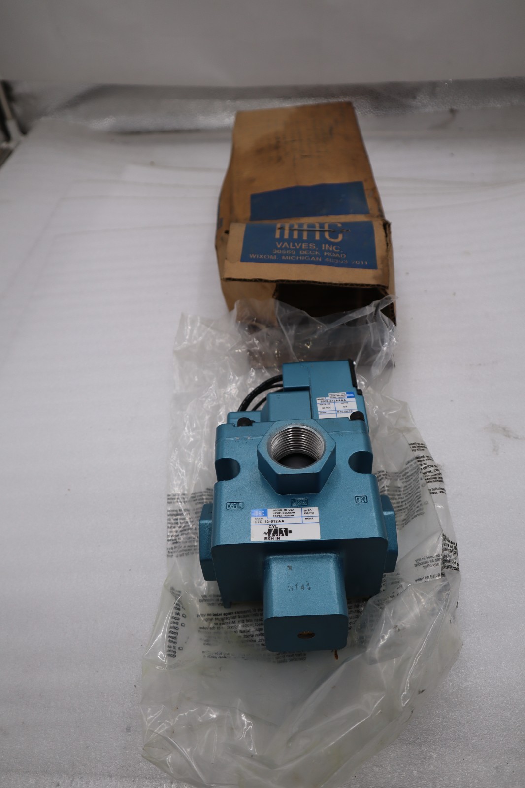 NEW IN BOX MAC VALVES INC 57D-12-612AA / 57D12612AA STOCK H1037