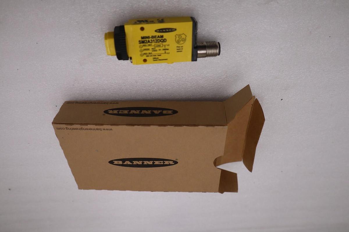 Used NEW OPEN BOX Banner Engineering SM2A312DQD Mini Beam Photoelectric Sensor G730A
