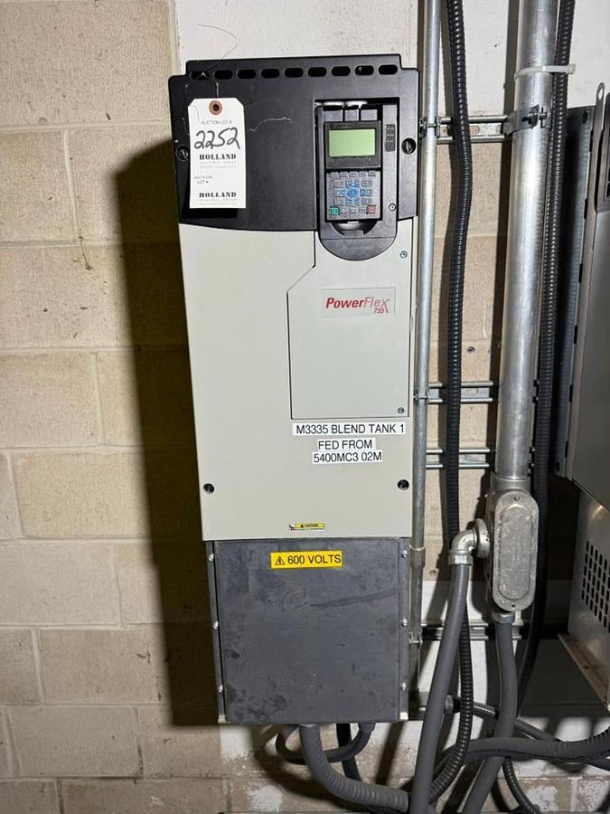 Used 40 HP ALLEN BRADLEY POWERFLEX 755 DRIVE CAT. 20G1ANE042JA0NNNNN 600V