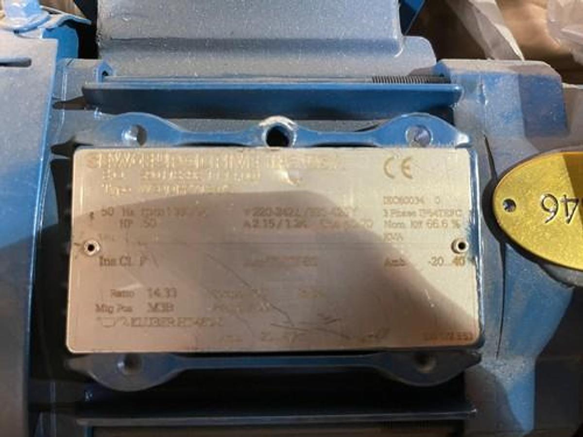 Used SEW-EURODRIVE w30drs71s4/z NEW IN BOX AC Motor .5 HP 1380 RPM S-68