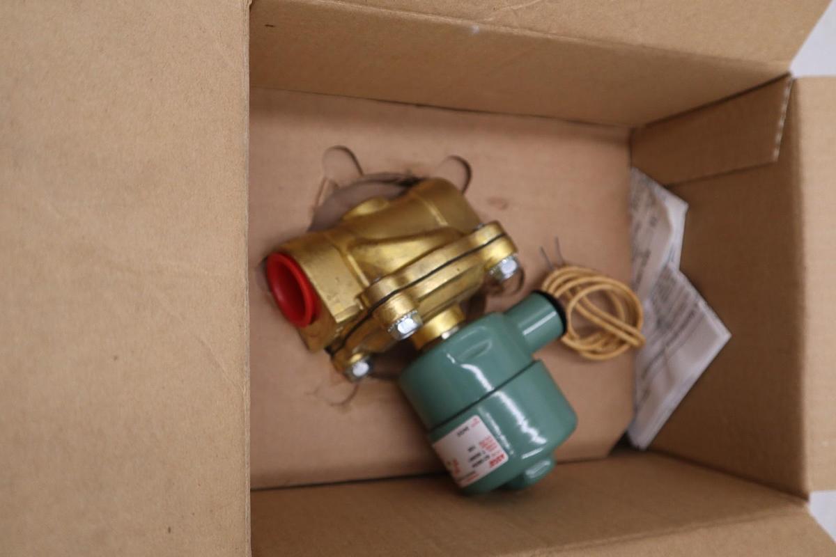 Used Asco 8210B054 Solenoid Valve NEW IN BOX STOCK 1382D