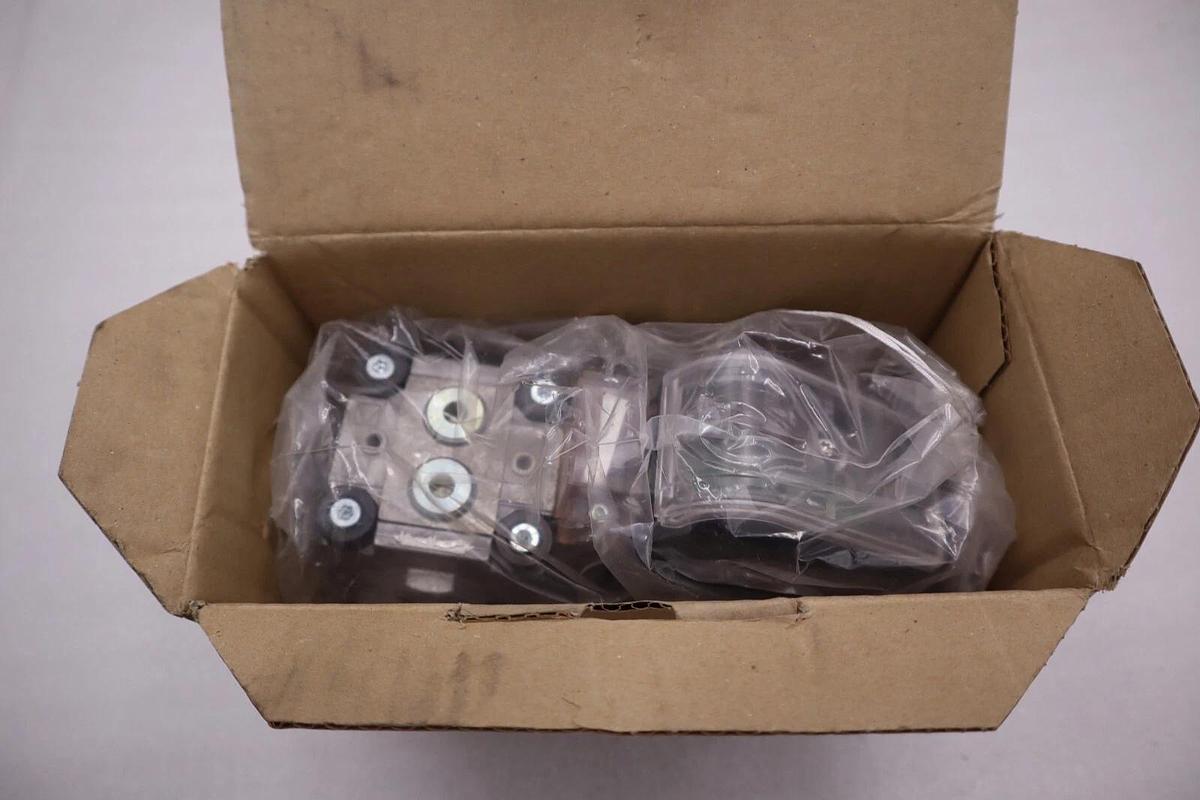 Kromschroder VAS115R/NQSR , GAS SOLENOID VALVE 88000100 NEW IN BOX STOCK H393