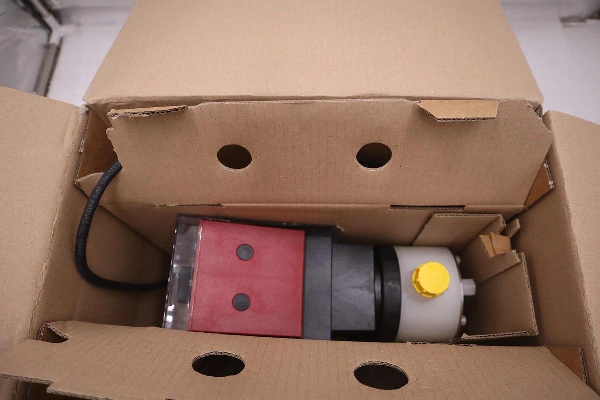 Used NEW Grundfos DDA 30-4 AR / FCM-PV/T/C-F-31U7U7BG Chemical Metering Pump #G432