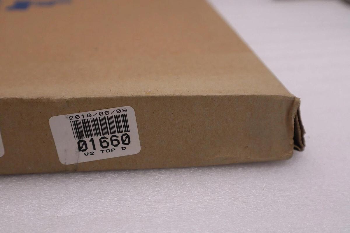 Used CR Seals (SKF) 1375380 Nitrile Oil Seal NEW IN BOX (FOUR AVAILABLE) STOCK 2242B
