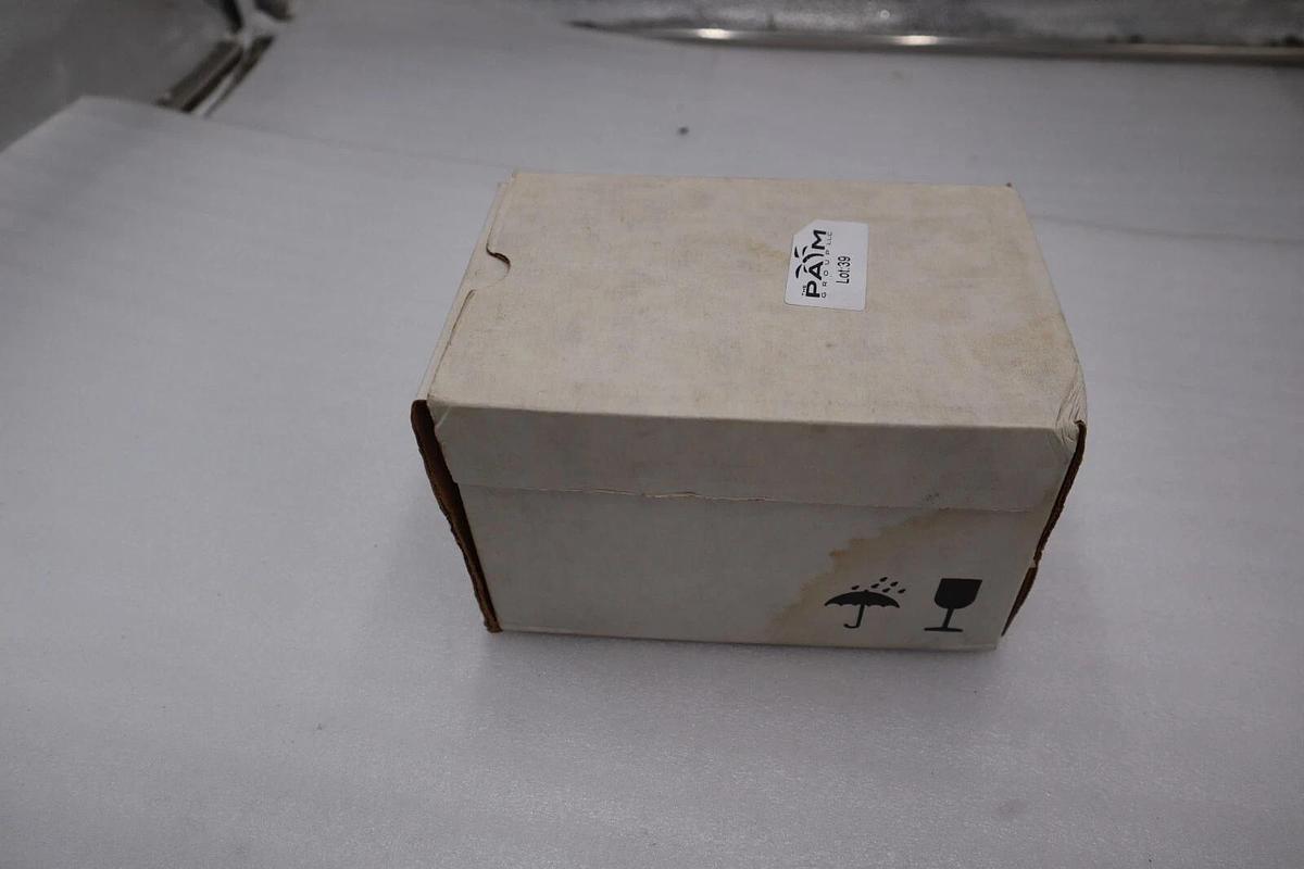 Used EATON CUTLER HAMMER HMCP015E0CA01 (BRAND NEW) BREAKER WESTINGHOUSE STOCK 1825B