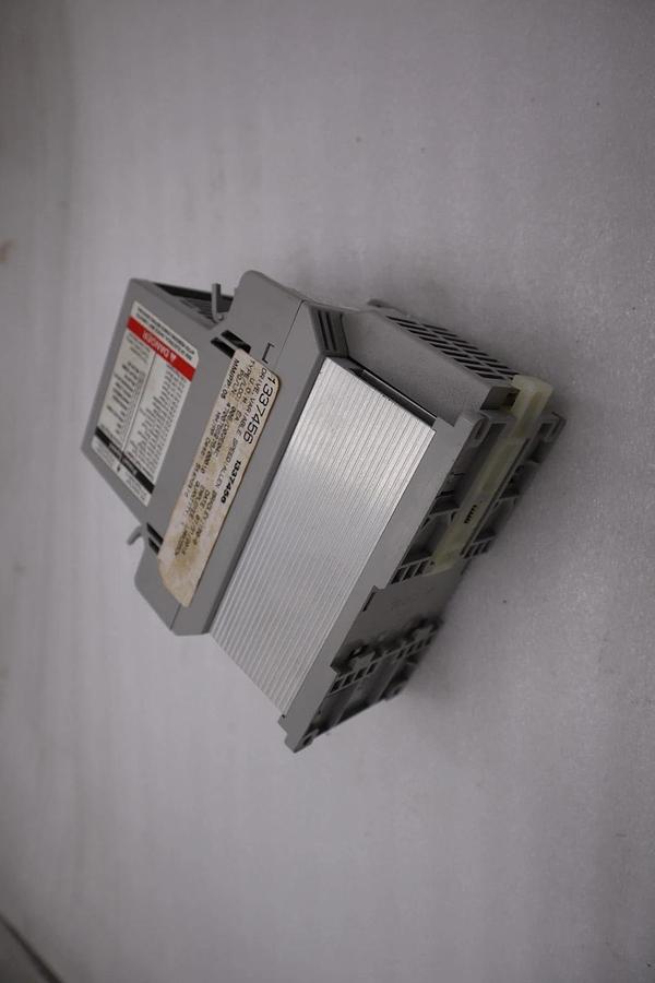Used ALLEN BRADLEY 160-BA03NPS1 AC 1HP 380-460V-AC 0-240HZ DRIVE #H1256