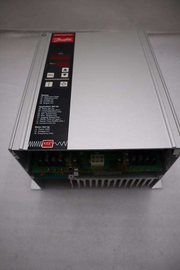 NEW Danfoss 175L1017 VLT Type 3002 Variable Speed Drive 440-500V STOCK H1857