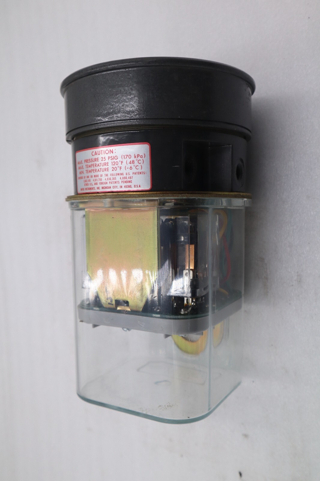 Used Dwyer 3304 Photohelic Pressure Switch Water Gauge STOCK 5524