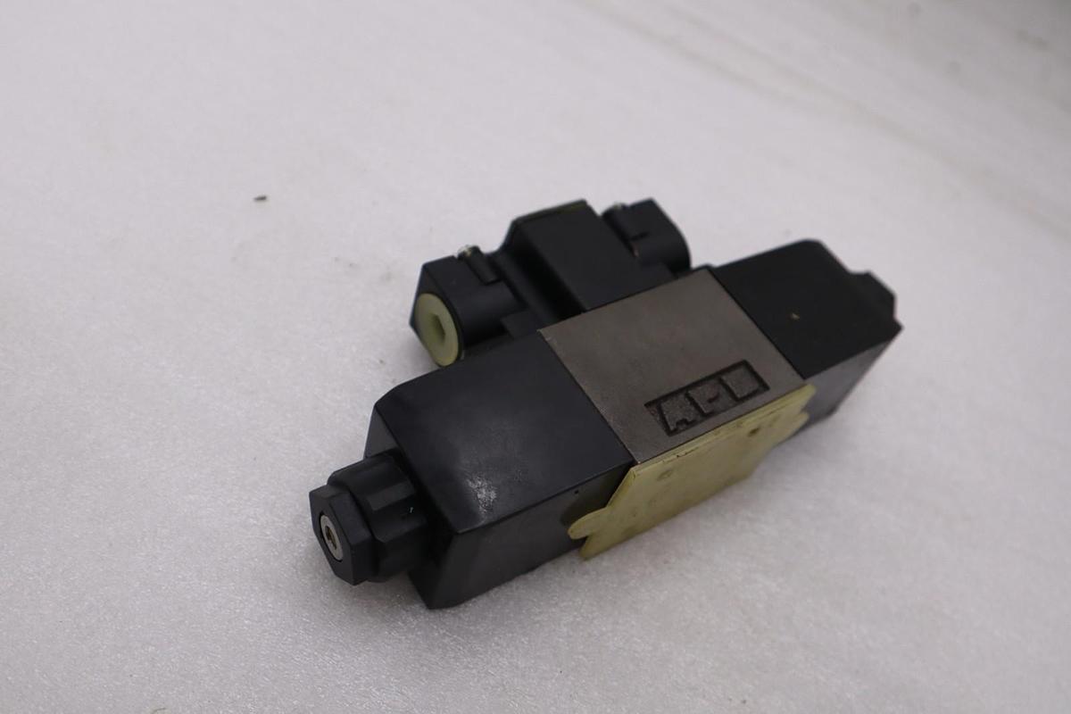 Used INTERNATIONAL DG03-2N-115VAC72WB DIRECTIONAL CONTROL VALVE STOCK #2167A