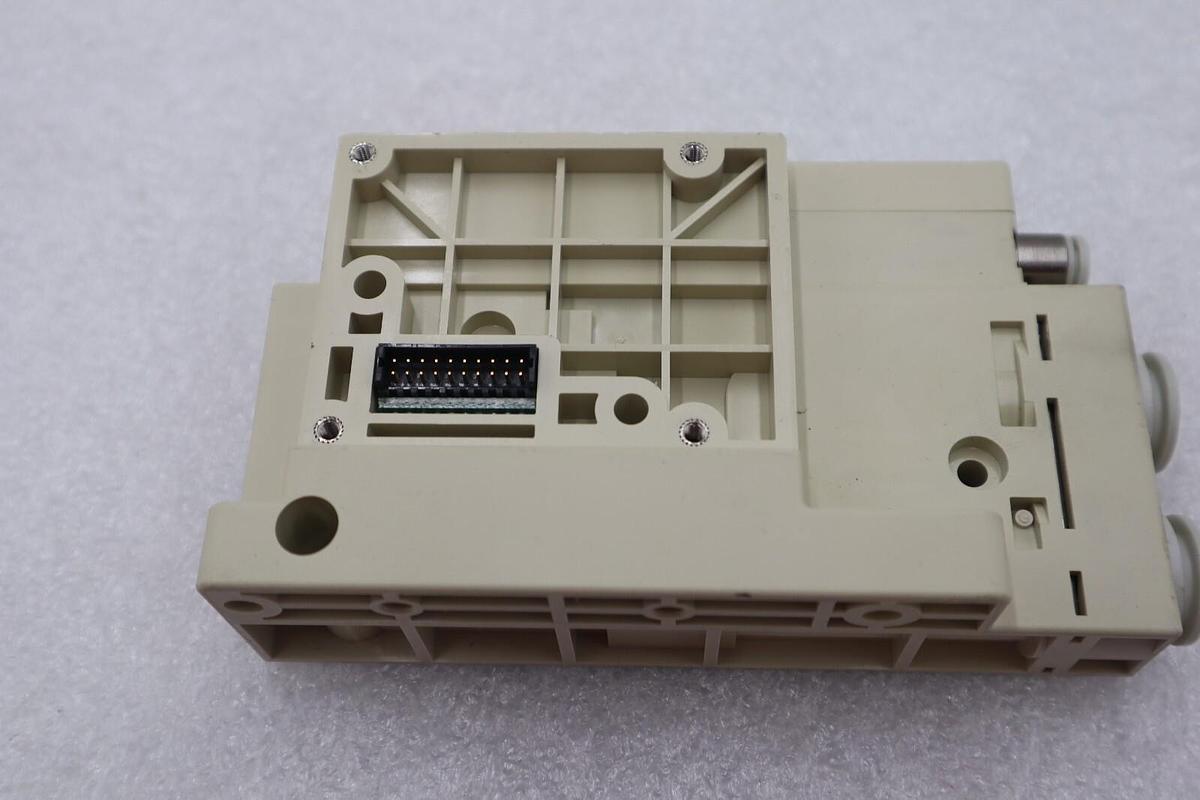 Used SMC SV3000-51D-10AR-C1-2 MANIFOLD BLOCK NEW OPEN BOX STOCK K-2426
