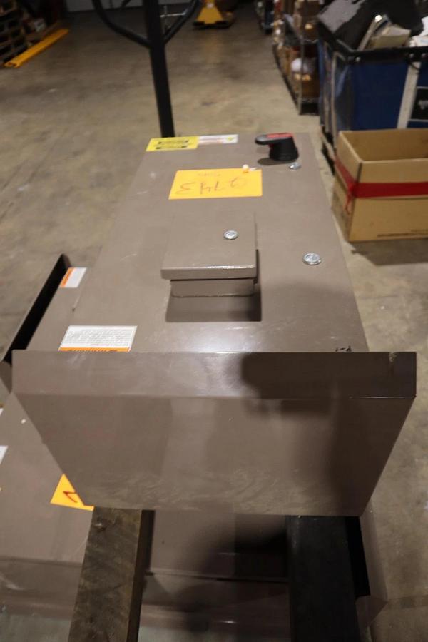 Used Johnson Controls AYK 550 Air Modulator Panel AYK550-PF-038A-4+B058+K465 #HP153