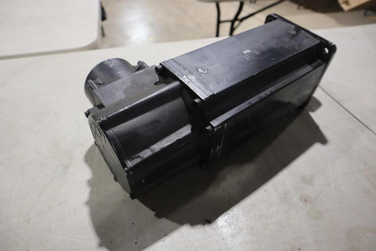Used REXROTH MKE098B-047-GP0-BUNN / R911330073 HAZARDOUS LOCATION SERVO MOTOR #S-667