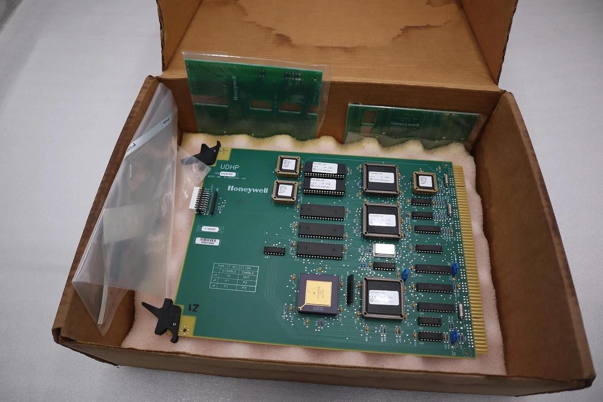 NEW IN BOX HONEYWELL 51305734-100 / 51305734100 STOCK G319