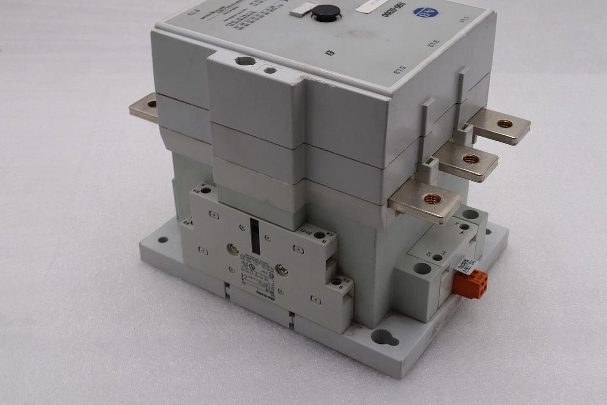 Used ALLEN-BRADLEY 100-D300 CONTACTOR 600 VAC MAX STOCK L-715