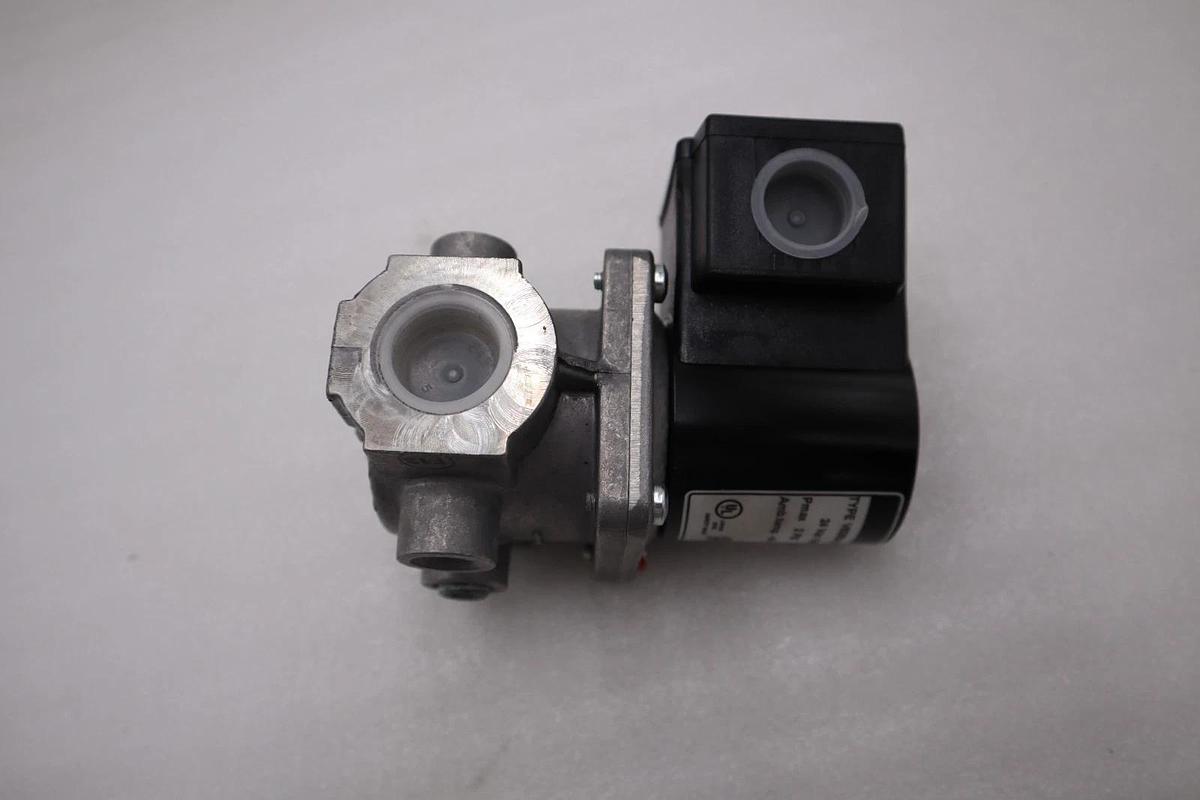 NEW OPEN BOX HONEYWELL V8295A1024 SOLENOID GAS VALVE STOCK H959A