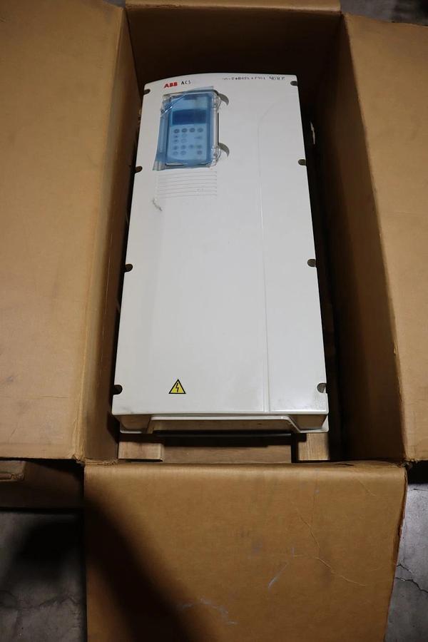 40 HP ABB ACS800-U1-0040-5+B056+P901/ ACS800U100405+B056+P901 DRIVE NEW #CC-24