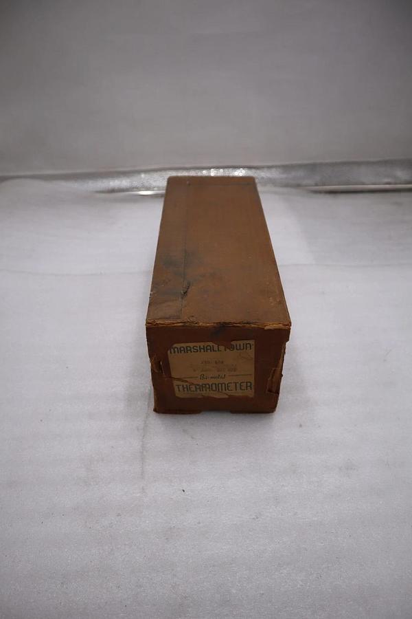 NEW OPEN BOX Marshall Town 3-1/2" Diameter Thermometer 100 to 500°C STK 5652CC