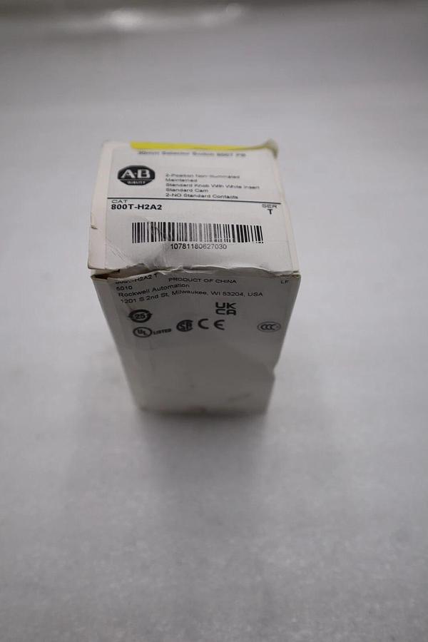 Used NEW Allen Bradley 800T-H2A2 SELECTOR SWITCH 30 MM 2 POSITION STOCK G605A