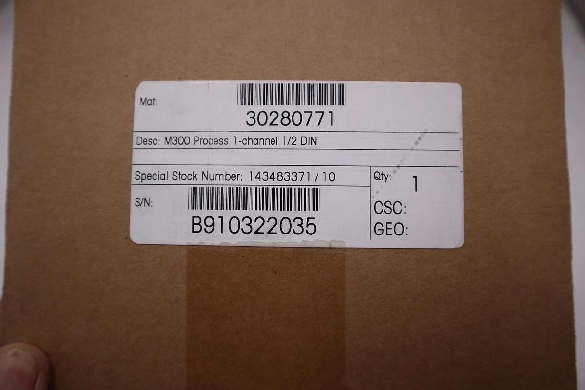 Used Mettler Toledo M300 / 30280771 Process Transmitter NEW IN BOX STOCK G144