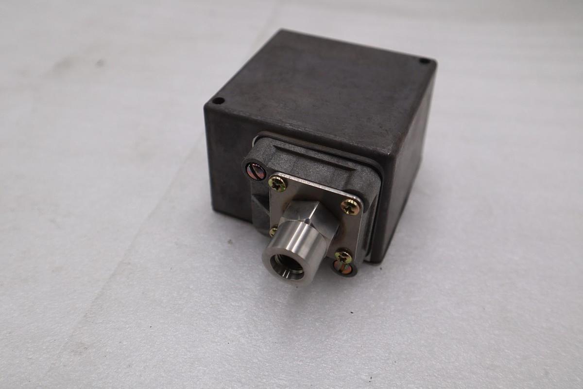 BARKSDALE 425N1-05 / 425N105 PRESSURE TRANSMITTER - STOCK GF447